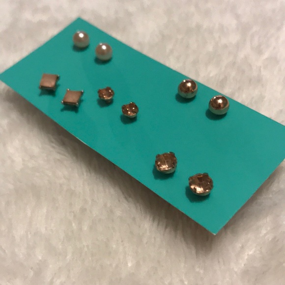 🌟H&M Rose Gold Diamond Earrings- Set of 5🌟 - Picture 2 of 3